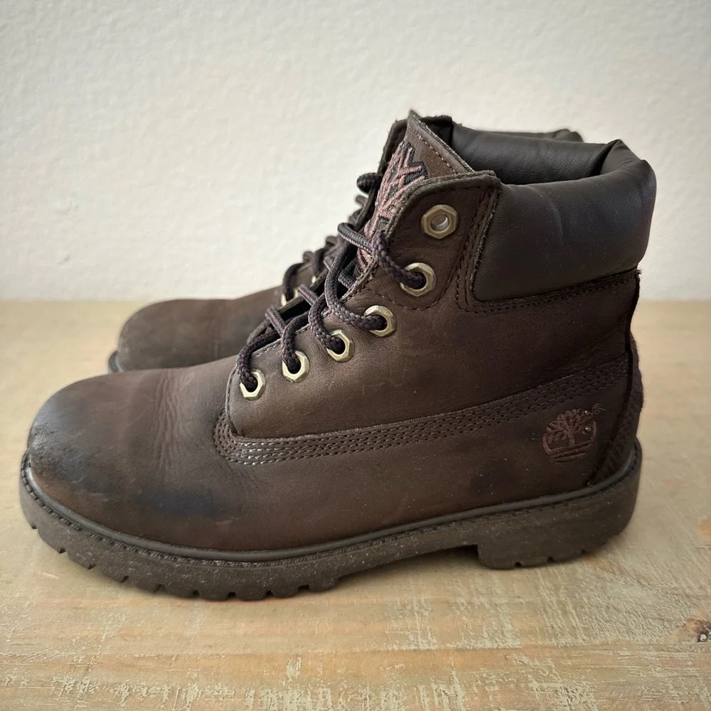 Timberland Kids Leather  Coffee Brown Embroidered Classic‎ Boots Size 2